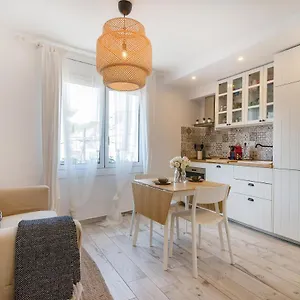 beautiful-apartment-stylish-village-house-center-cadaques.topcostabravahotels.com/